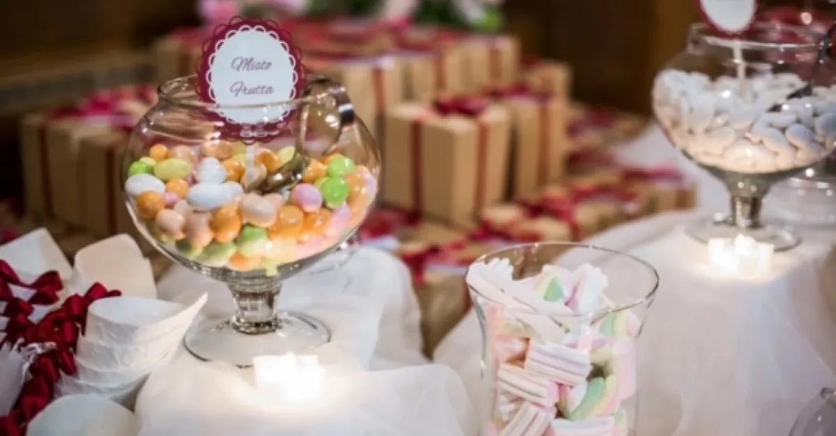 Allestimento confettata in omaggio (esclusi confetti)